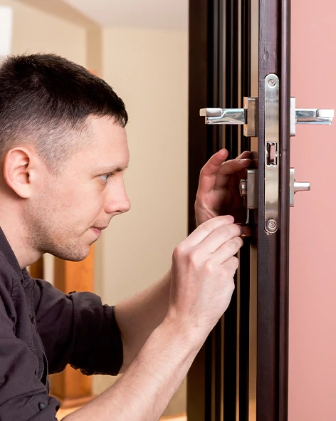 : Professional Locksmith For Commercial And Residential Locksmith Services in West Rancho Dominguez, CA