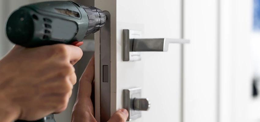 Locksmith For Lock Replacement Near Me in West Rancho Dominguez, CA